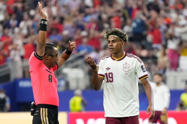 Spain’s 2–0 victory over France